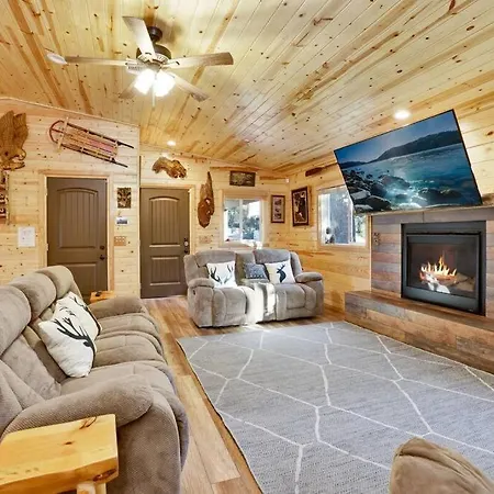 Skyline Lodge- Impeccable Moonridge Log Cabin Retreat